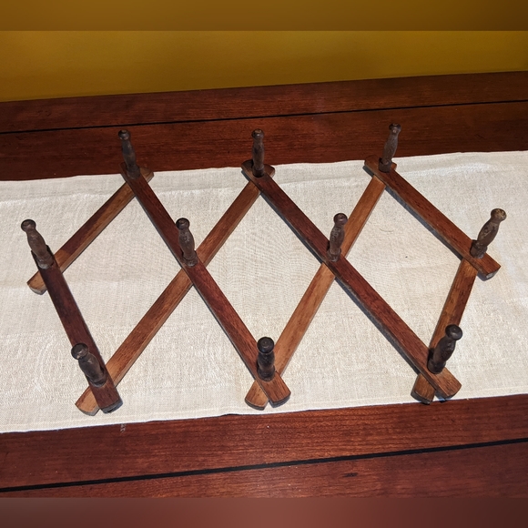 Vintage Storage & Organization Vintage Expandable Hat Rack Wall
